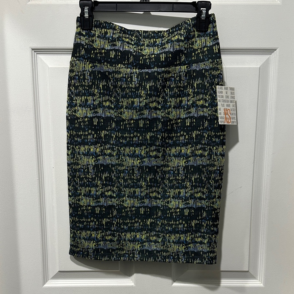 NWT LuLaRoe Black and Green Patterned Pencil Skirt